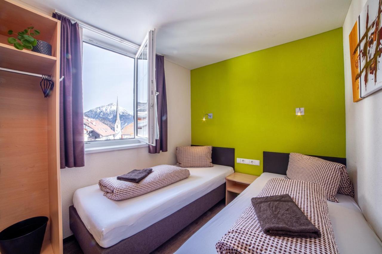 Rutsche Hostel *